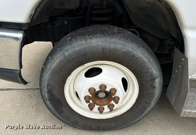 image for item OF9741 2011 Ford E450 Super Duty shuttle bus