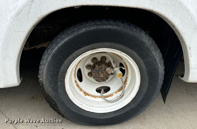 image for item OF9741 2011 Ford E450 Super Duty shuttle bus