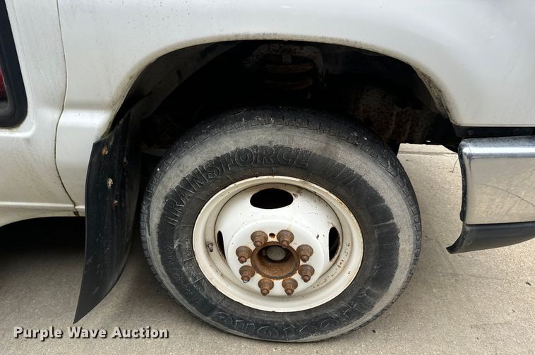 image for item OF9741 2011 Ford E450 Super Duty shuttle bus