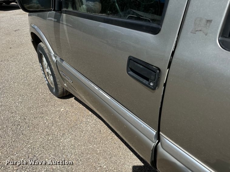 image for item OG9563 2000 GMC Jimmy SUV