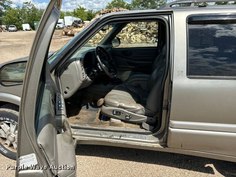 image for item OG9563 2000 GMC Jimmy SUV