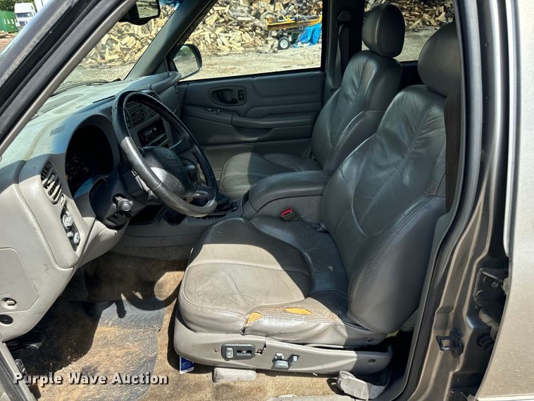 image for item OG9563 2000 GMC Jimmy SUV