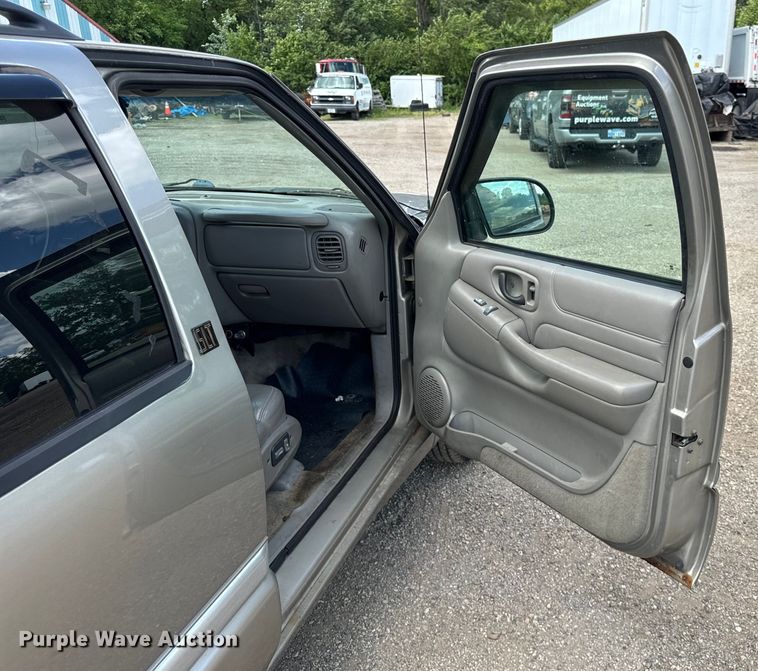 image for item OG9563 2000 GMC Jimmy SUV