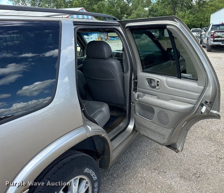 image for item OG9563 2000 GMC Jimmy SUV