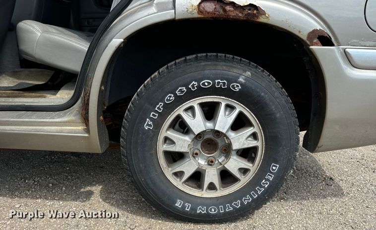 image for item OG9563 2000 GMC Jimmy SUV