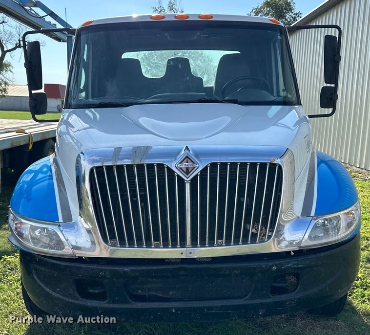 image for item OI9247 2003 International 4300 truck cab and chassis