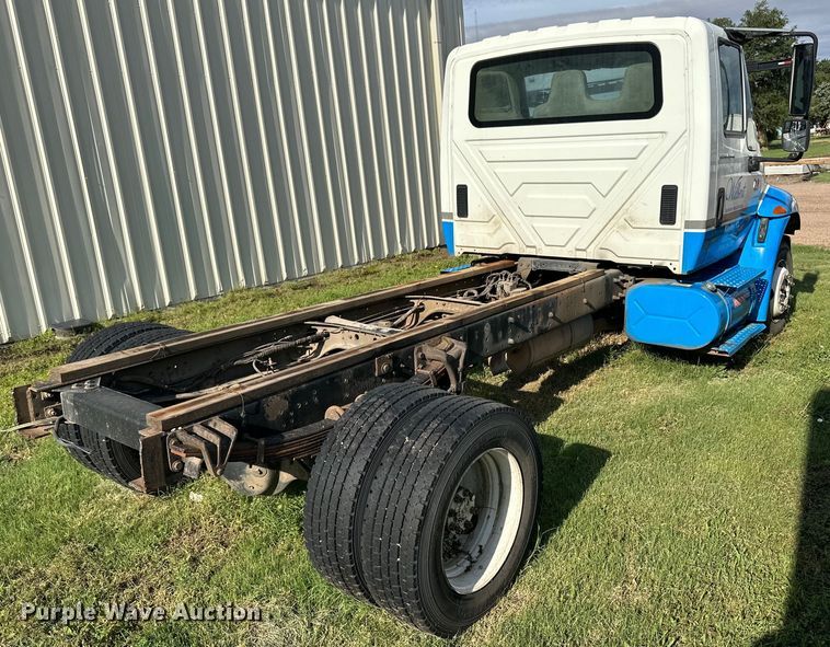 image for item OI9247 2003 International 4300 truck cab and chassis