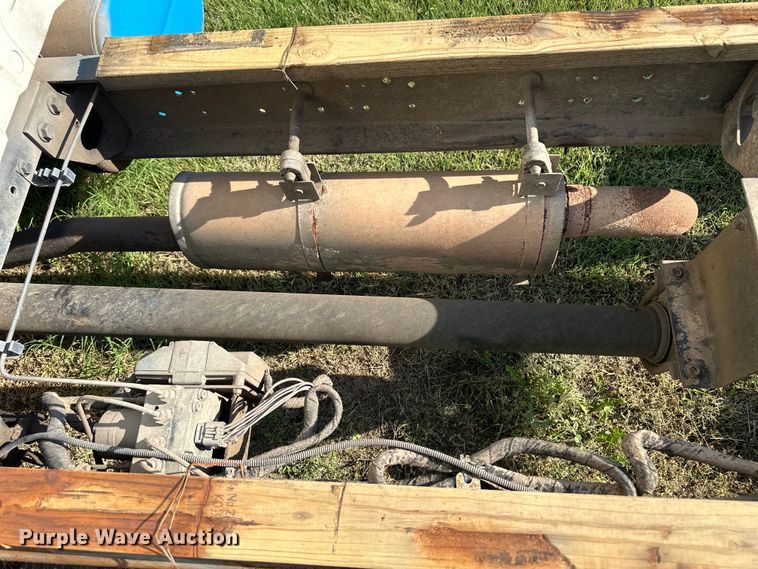 image for item OI9247 2003 International 4300 truck cab and chassis