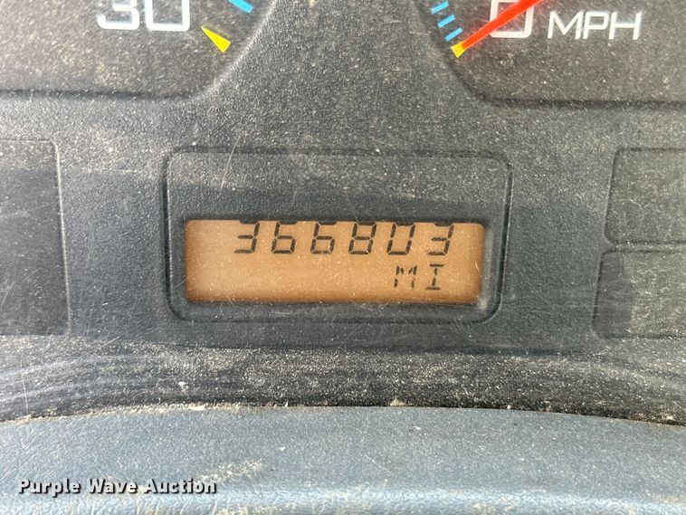 image for item OI9247 2003 International 4300 truck cab and chassis