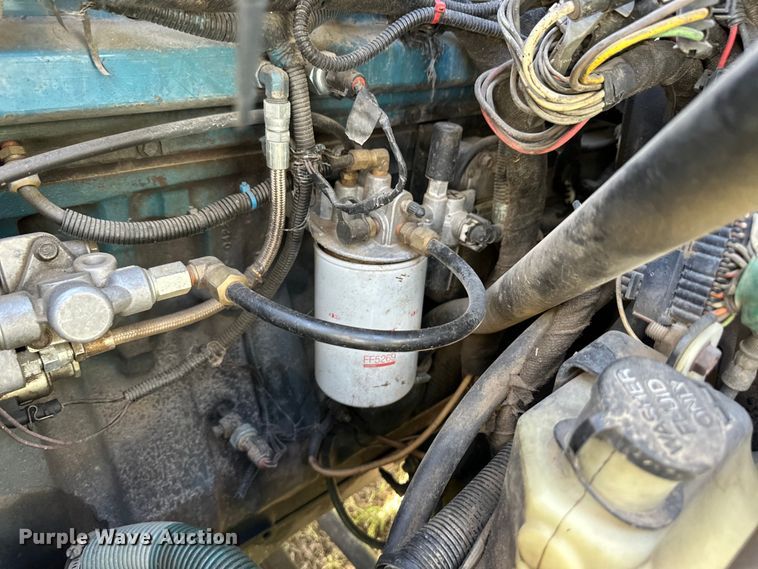 image for item OI9247 2003 International 4300 truck cab and chassis