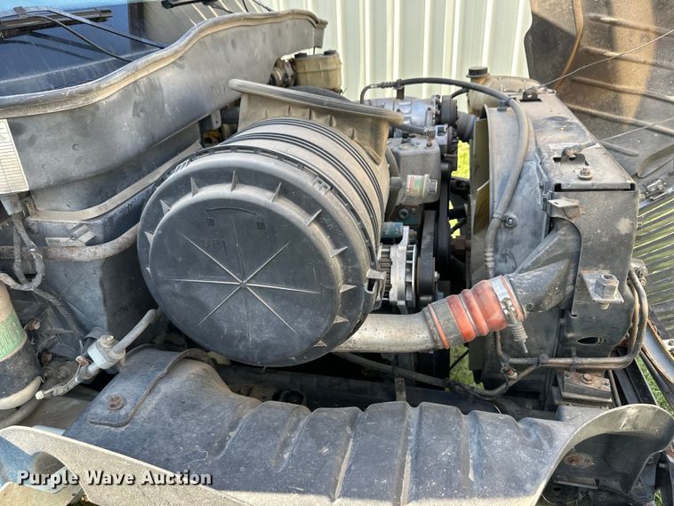 image for item OI9247 2003 International 4300 truck cab and chassis