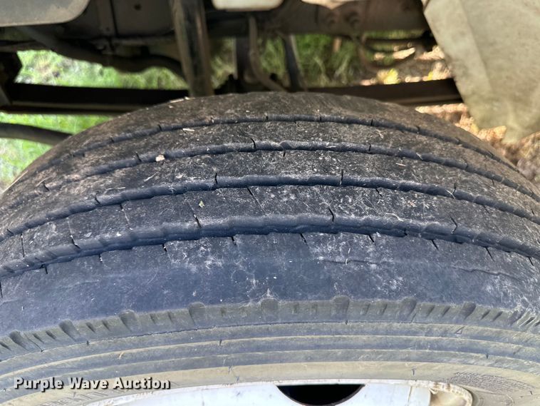 image for item OI9247 2003 International 4300 truck cab and chassis