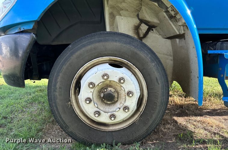 image for item OI9247 2003 International 4300 truck cab and chassis