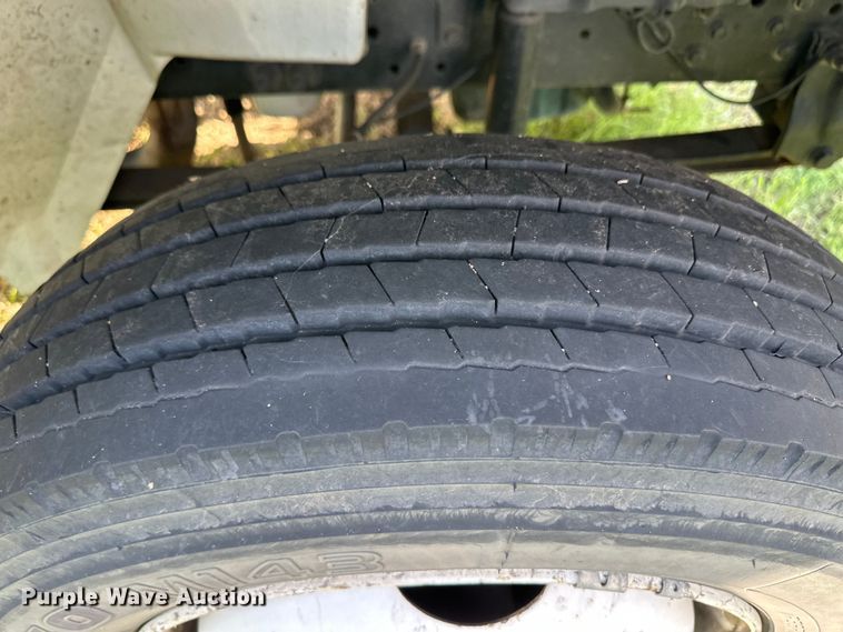 image for item OI9247 2003 International 4300 truck cab and chassis