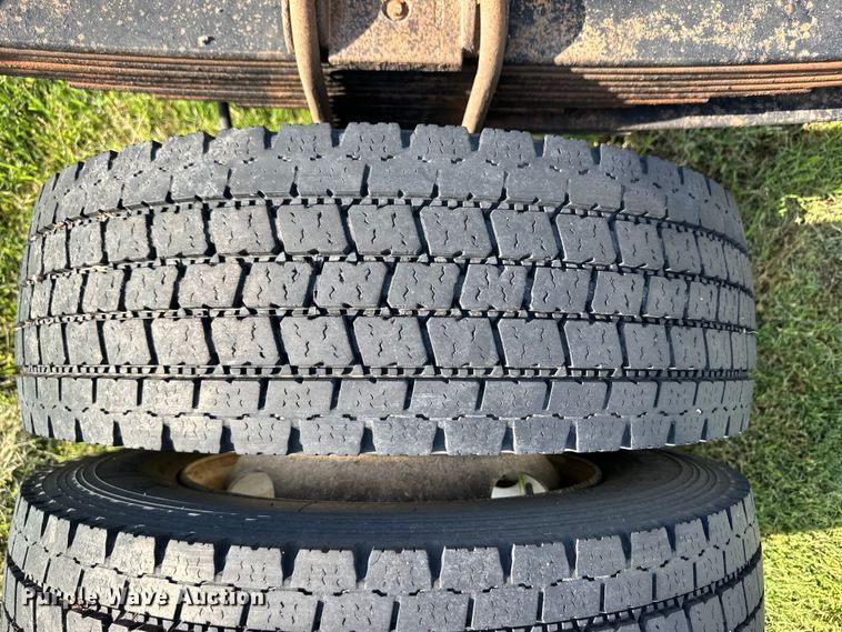 image for item OI9247 2003 International 4300 truck cab and chassis