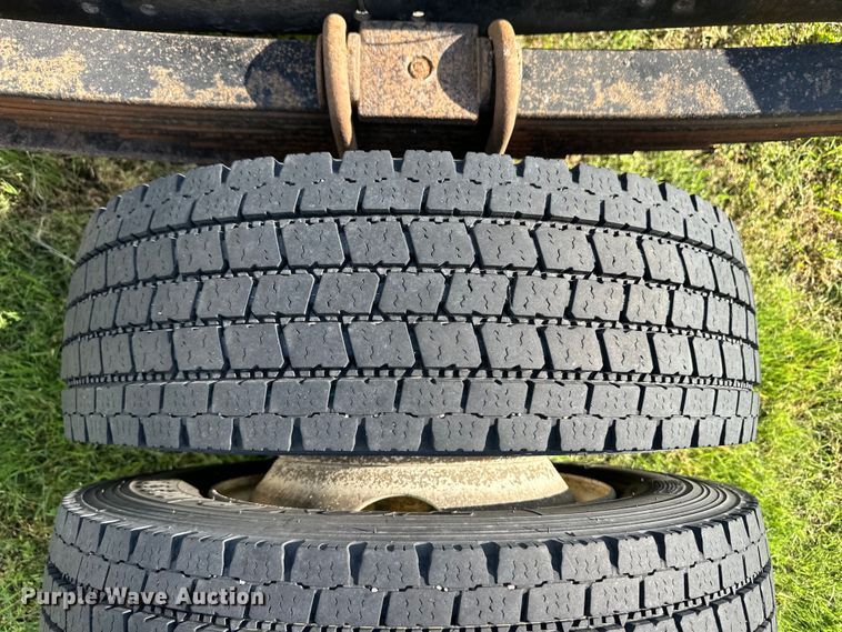 image for item OI9247 2003 International 4300 truck cab and chassis