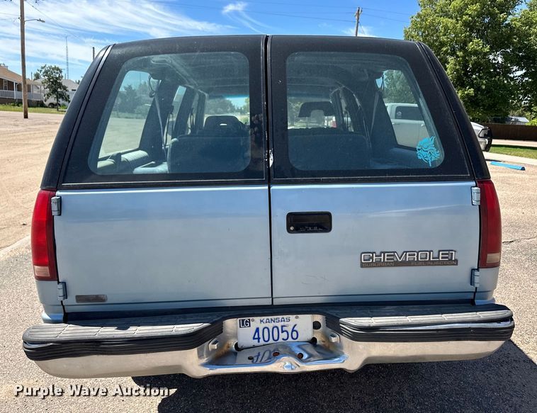 image for item OL9605 1992 Chevrolet Suburban K2500 SUV