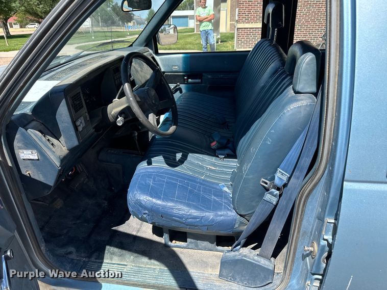 image for item OL9605 1992 Chevrolet Suburban K2500 SUV