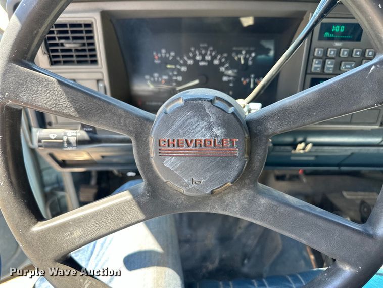 image for item OL9605 1992 Chevrolet Suburban K2500 SUV