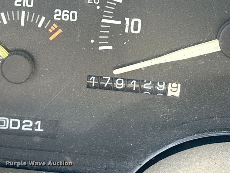 image for item OL9605 1992 Chevrolet Suburban K2500 SUV