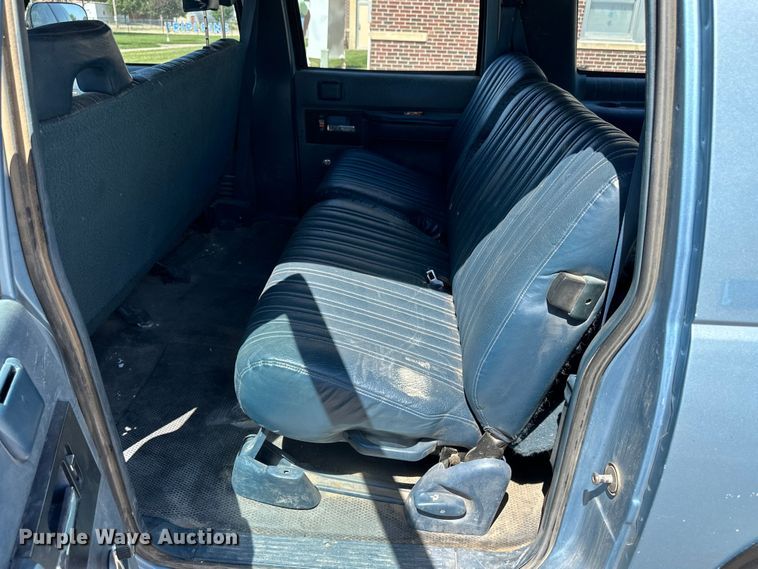 image for item OL9605 1992 Chevrolet Suburban K2500 SUV