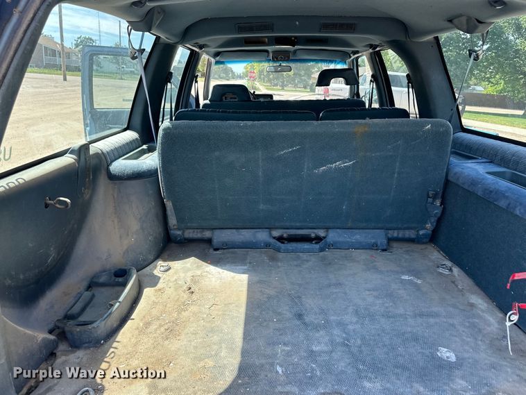 image for item OL9605 1992 Chevrolet Suburban K2500 SUV