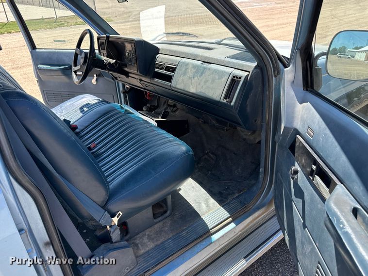 image for item OL9605 1992 Chevrolet Suburban K2500 SUV
