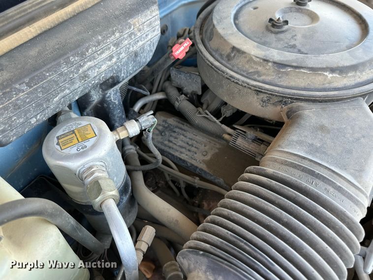 image for item OL9605 1992 Chevrolet Suburban K2500 SUV