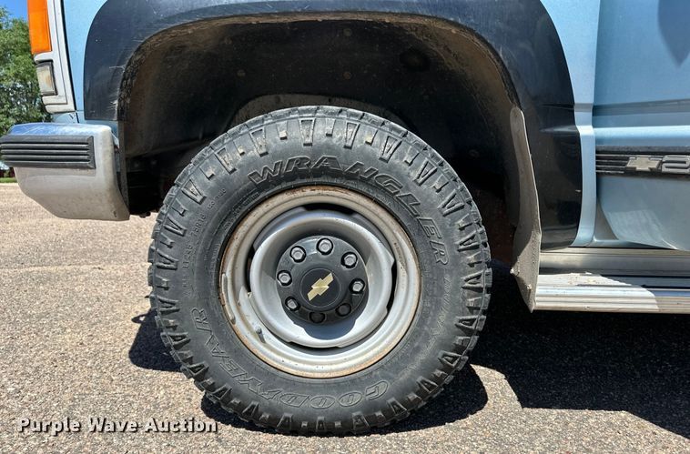 image for item OL9605 1992 Chevrolet Suburban K2500 SUV