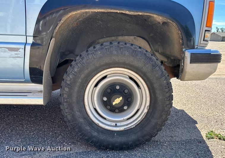 image for item OL9605 1992 Chevrolet Suburban K2500 SUV