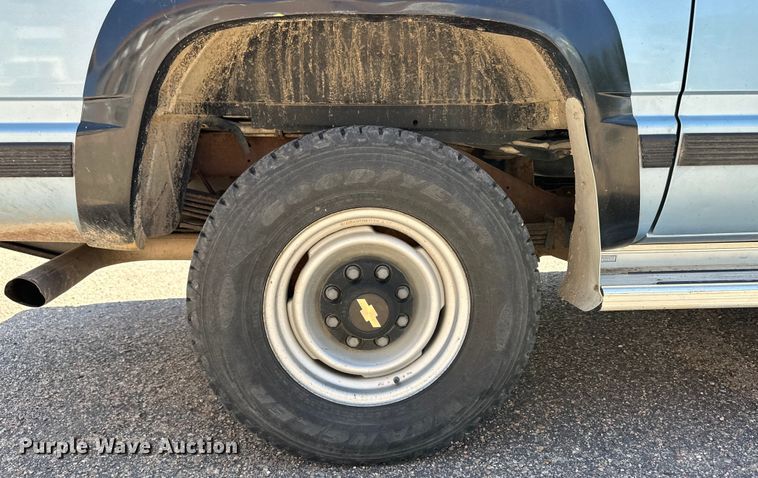 image for item OL9605 1992 Chevrolet Suburban K2500 SUV