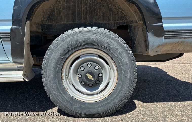 image for item OL9605 1992 Chevrolet Suburban K2500 SUV