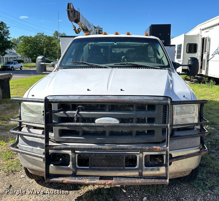 image for item OL9647 2005 Ford F550 Super Duty utility / service truck