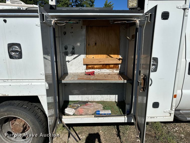 image for item OL9647 2005 Ford F550 Super Duty utility / service truck