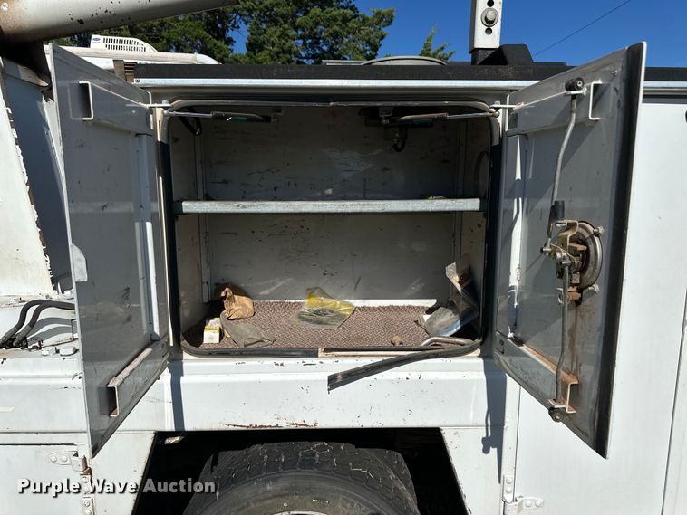 image for item OL9647 2005 Ford F550 Super Duty utility / service truck