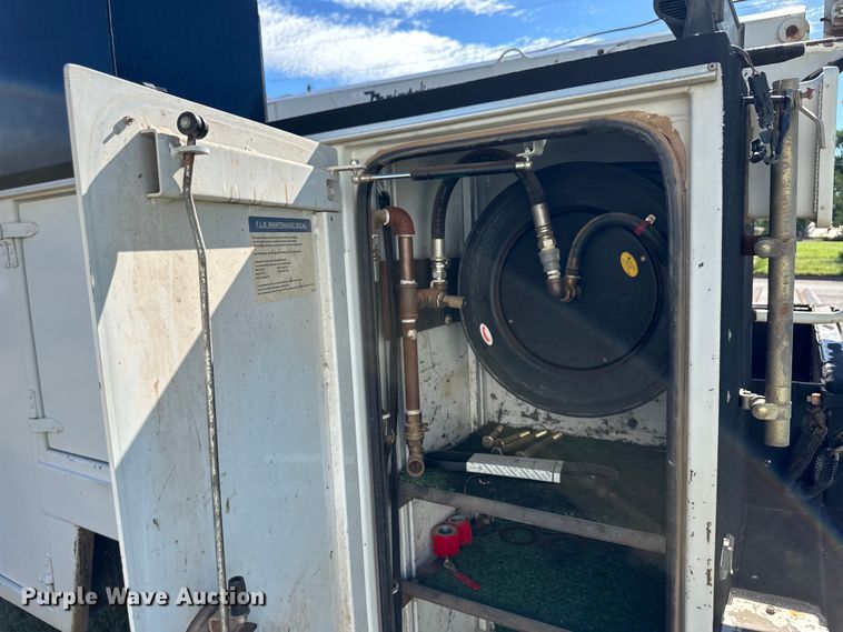 image for item OL9647 2005 Ford F550 Super Duty utility / service truck