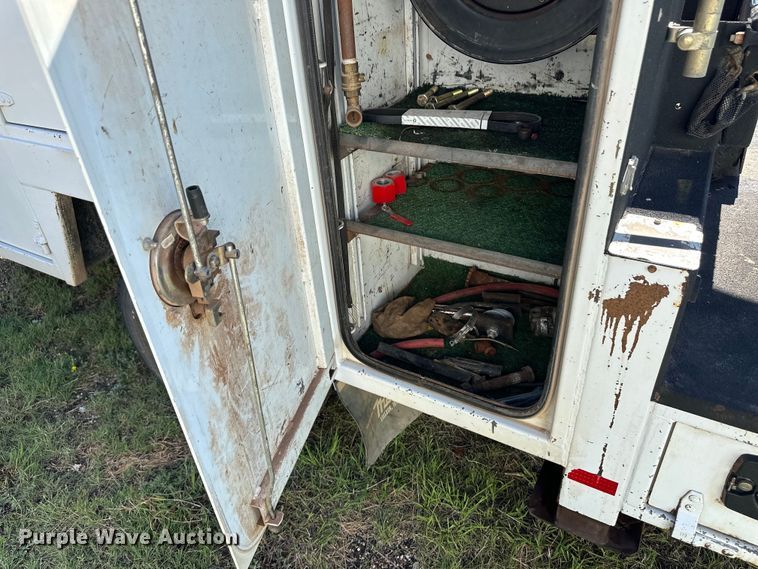 image for item OL9647 2005 Ford F550 Super Duty utility / service truck