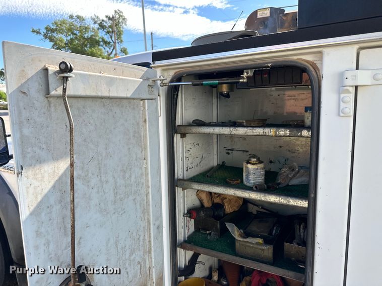 image for item OL9647 2005 Ford F550 Super Duty utility / service truck