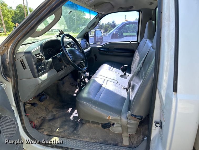 image for item OL9647 2005 Ford F550 Super Duty utility / service truck