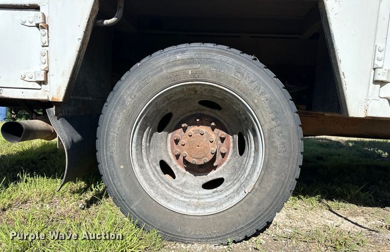 image for item OL9647 2005 Ford F550 Super Duty utility / service truck