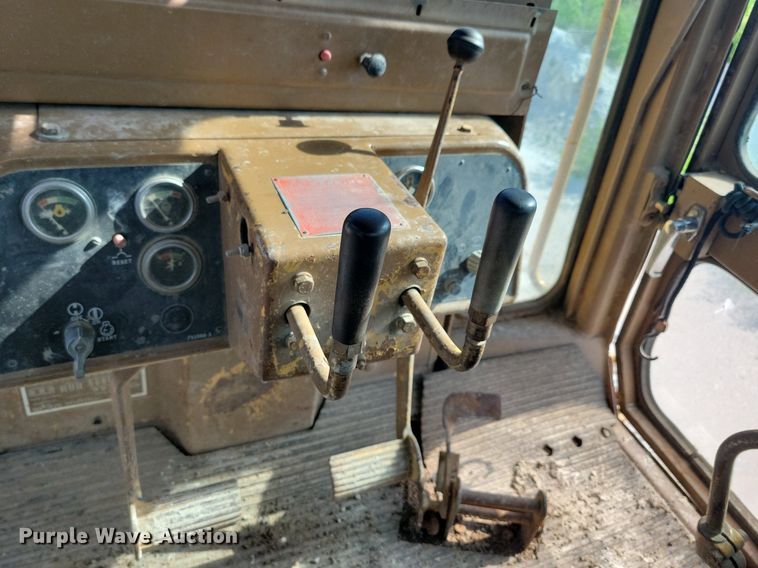 image for item DG0656 1983 Caterpillar D6D dozer