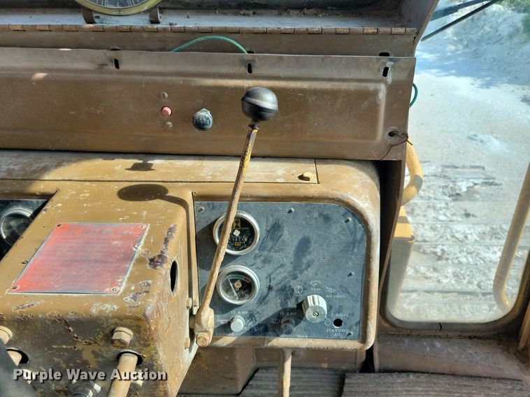 image for item DG0656 1983 Caterpillar D6D dozer