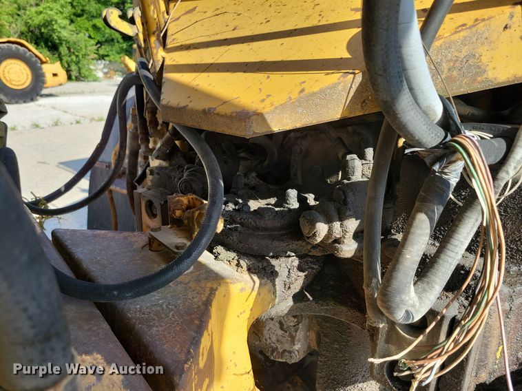 image for item DG0657 1990 Caterpillar D400D haul truck