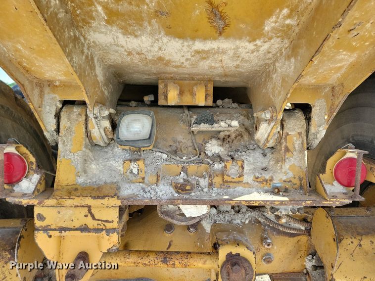 image for item DG0657 1990 Caterpillar D400D haul truck