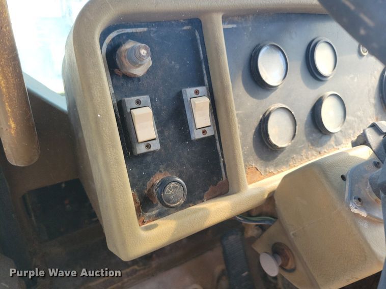 image for item DG0657 1990 Caterpillar D400D haul truck