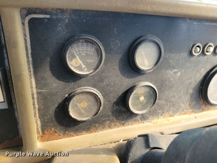 image for item DG0657 1990 Caterpillar D400D haul truck