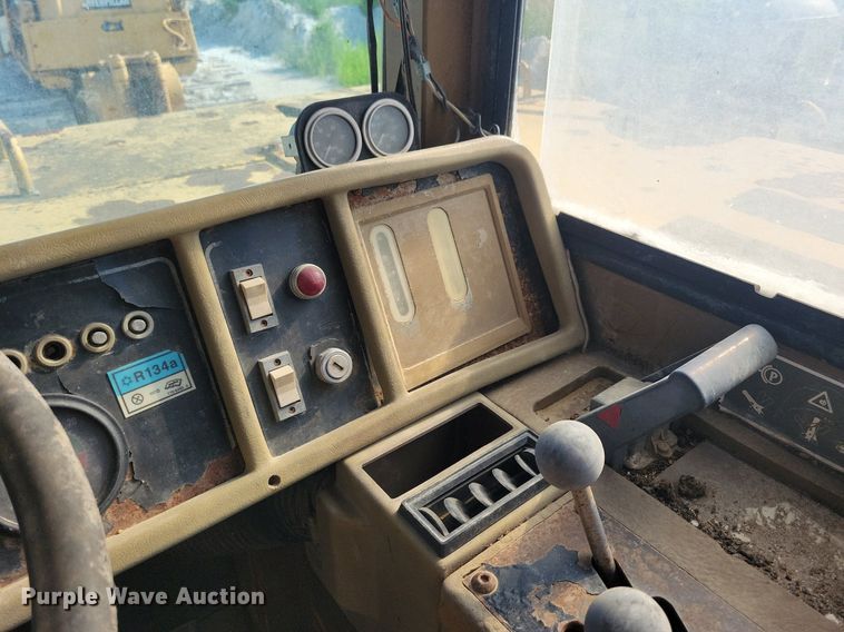 image for item DG0657 1990 Caterpillar D400D haul truck