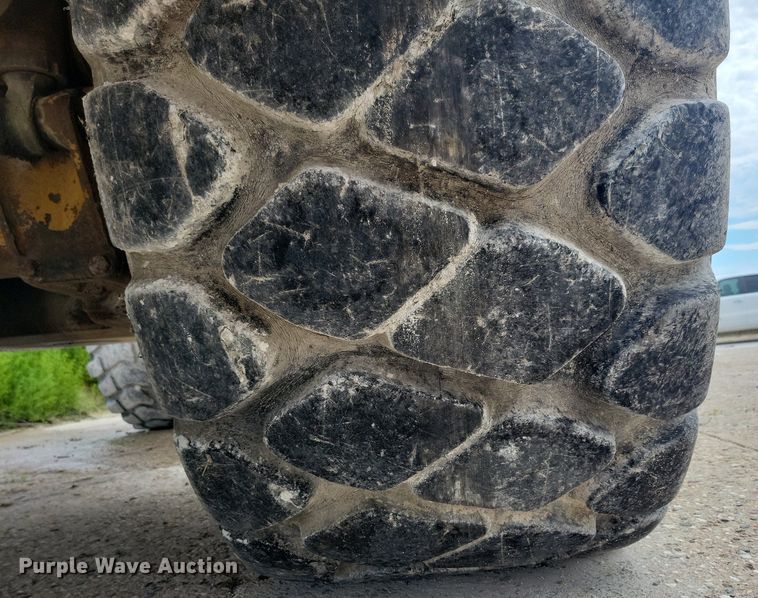 image for item DG0657 1990 Caterpillar D400D haul truck