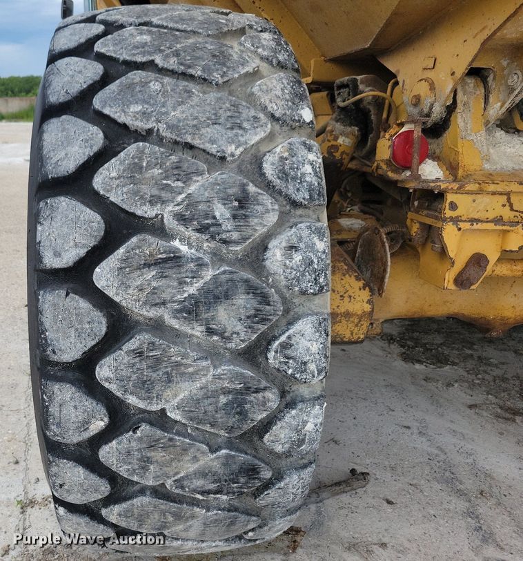 image for item DG0657 1990 Caterpillar D400D haul truck