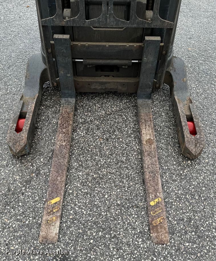 image for item DL4472 Raymond 750 R45TT forklift